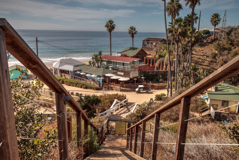 access to crystal cove state park